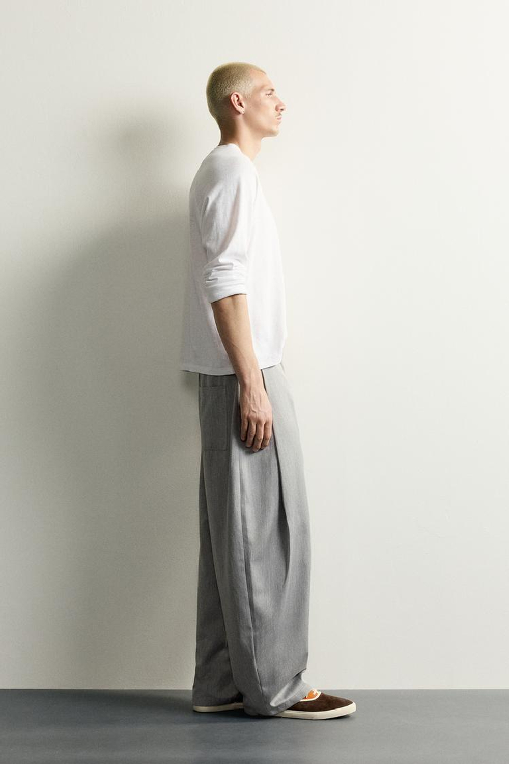 ZARA БРЮКИ BALLOON FIT С БОКОВЫМИ ЗАЩИПАМИ, МЯГКИЙ СЕРЫЙ