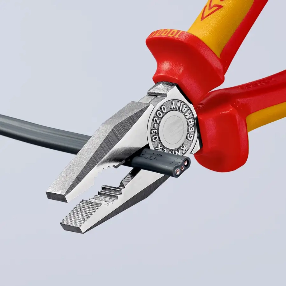 Плоскогубцы комбинированные хромированные 200 мм Knipex 03 06 200 SB
