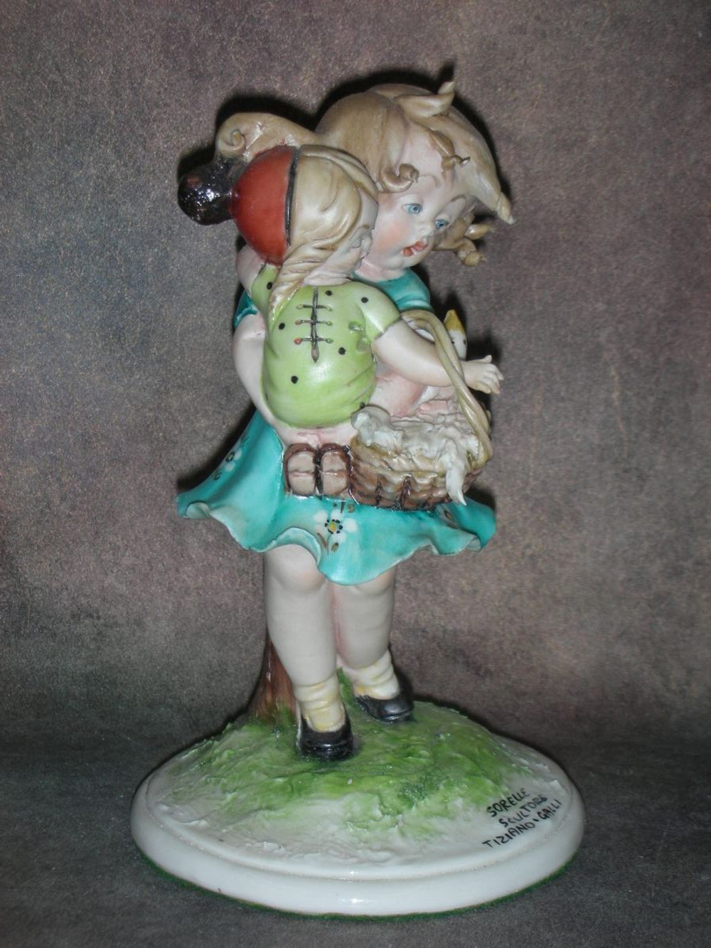 Статуэтка. Фарфор. Сёстры. Capodimonte. Италия