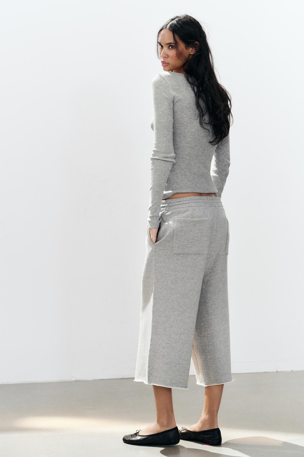 ZARA ДЛИННЫЕ ШОРТЫ ИЗ МЯГКОЙ ТКАНИ, СЕРЫЙ МЕЛАНЖ