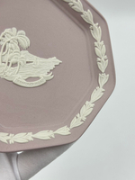 Тарелка декоративная Wedgwood лиловая