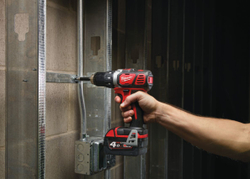 Компактная дрель-шуруповерт Milwaukee M18 BDD-0 4933443530