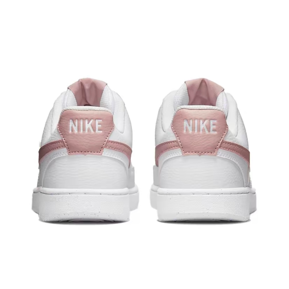 alt="Вышитый логотип Swoosh на Nike Court Vision Low Next Nature белые розовые"