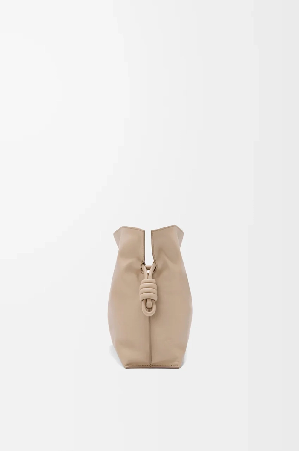 Loewe Большая сумка-клатч Flamenco из телячьей кожи наппа, песочный