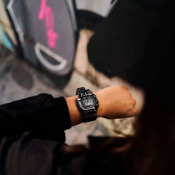 Часы Casio G-Shock DW-5000SS-1E унисекс