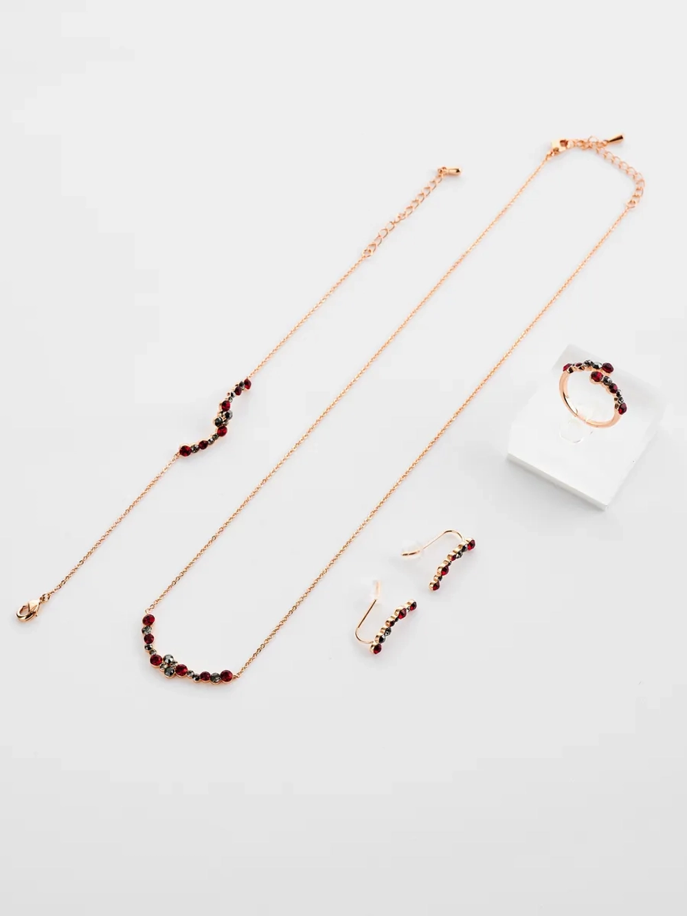Серьги-клаймберы Млечный путь с красными кристаллами Swarovski