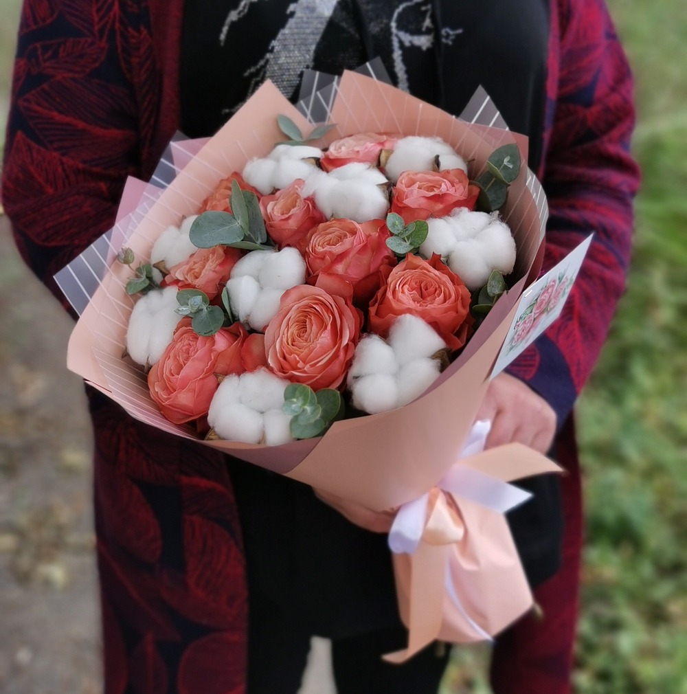 Букет пионовидных роз с Хлопком