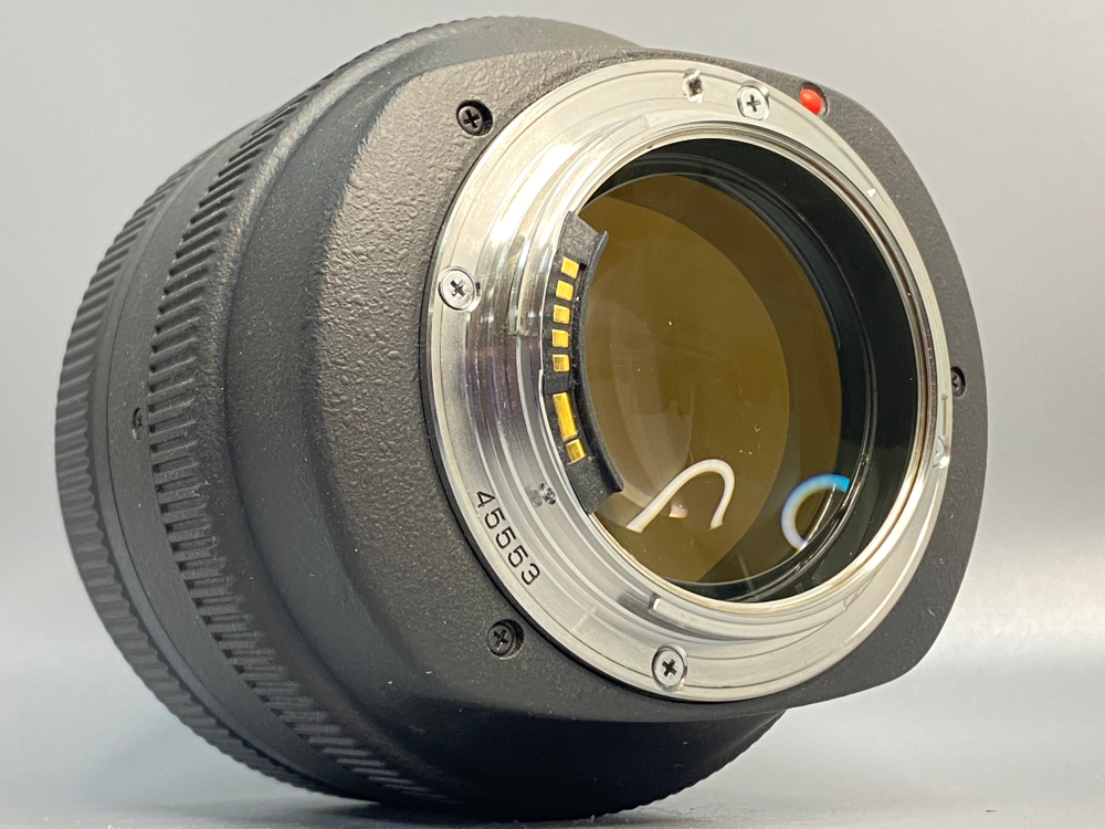 Canon EF 85mm 1.2 L II USM