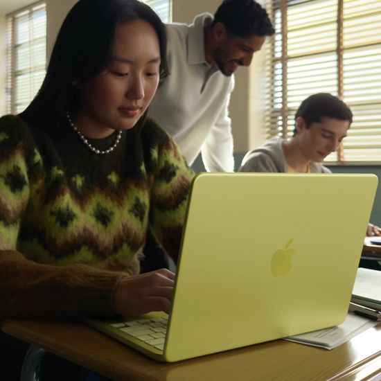 Apple MacBook Neo 13" (A18, 6C СPU/5С GPU, 2026), 8 ГБ, 256 ГБ SSD, желтый цитрус