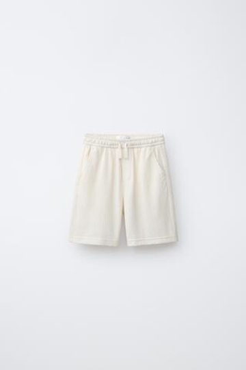 ZARA ШОРТЫ ИЗ РЕЛЬЕФНОЙ ТКАНИ В СЕЛЬСКОМ СТИЛЕ, ЭКРЮ