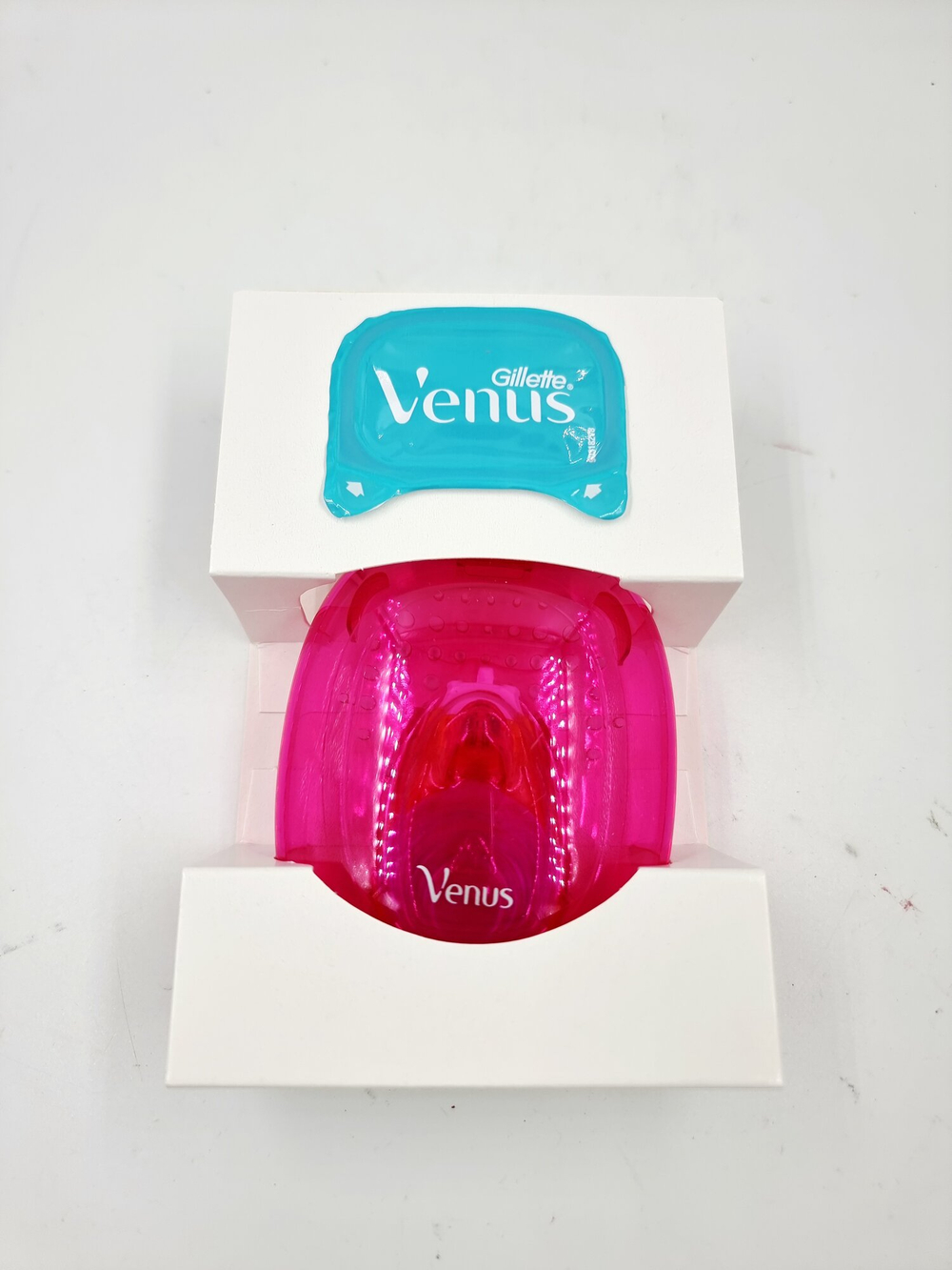 GILLETTE VENUS Snap EMBRACE Компактная бритва (станок+1 кассета) Travel Size  пластиковый чехол розового цвета.