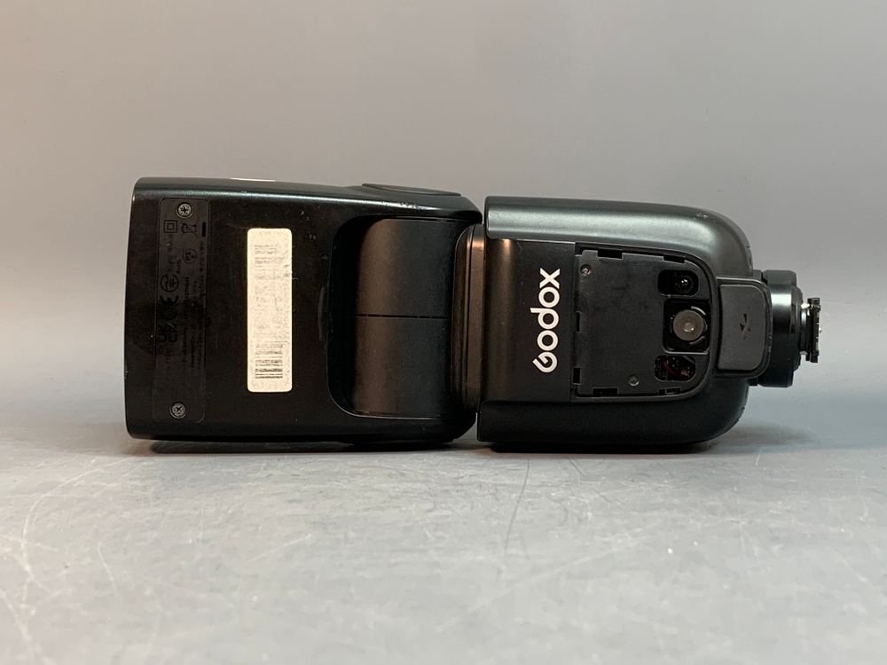 Godox ThinkLite TT685 II отсутствует накладка на корпусе