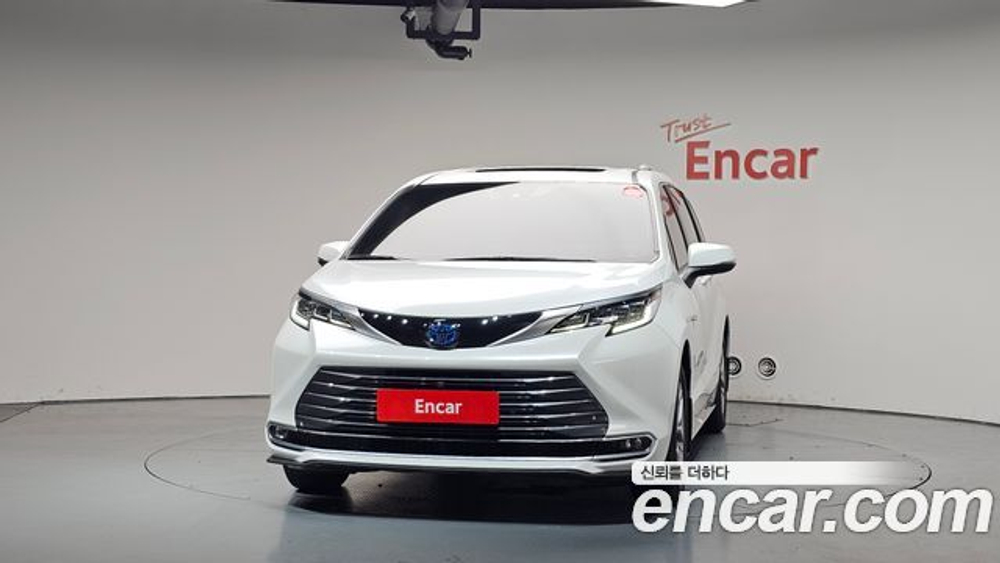 Toyota Sienna 2.5 Hybrid AWD — 2024