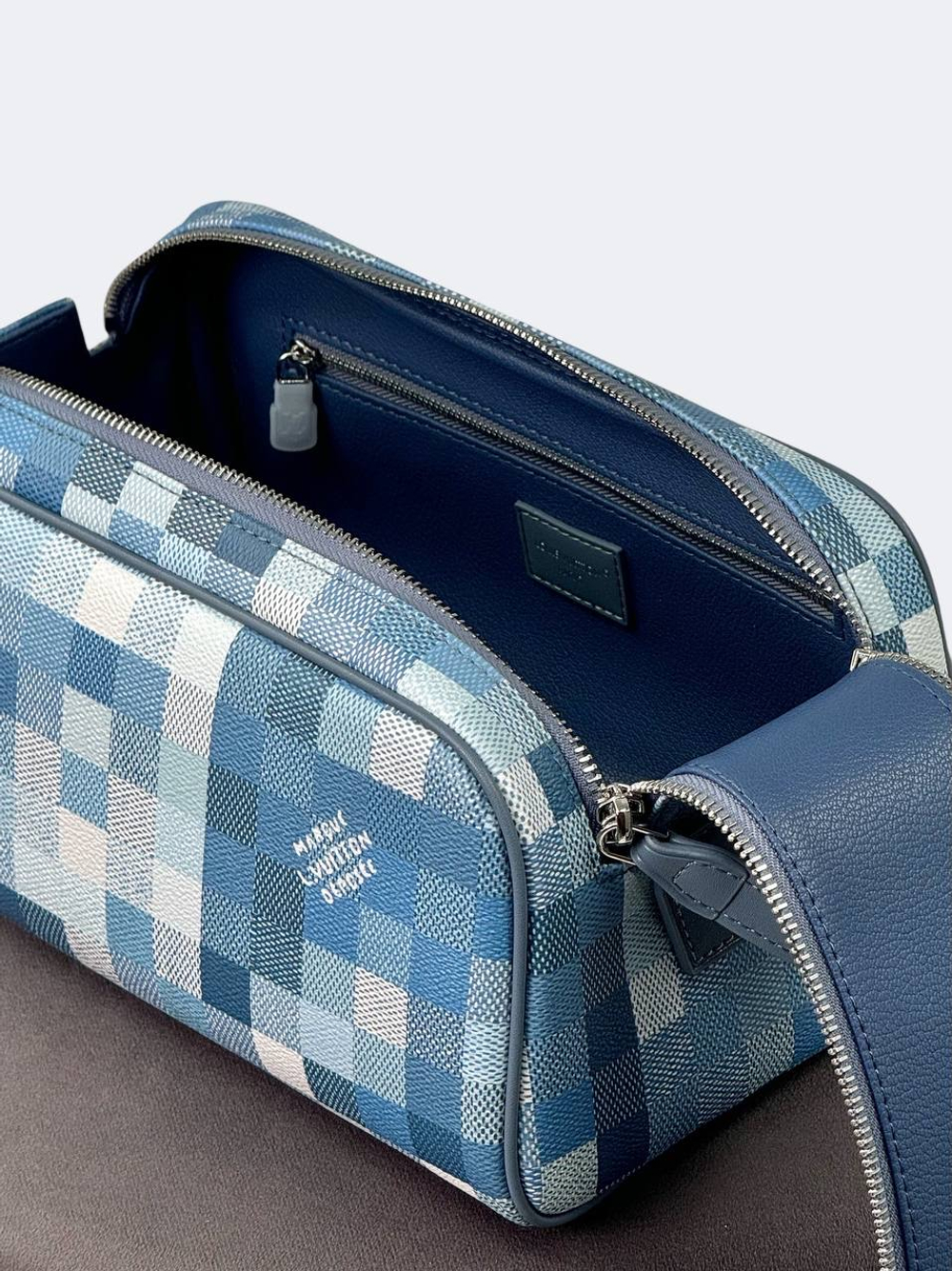 Несессер Louis Vuitton Dopp Kit