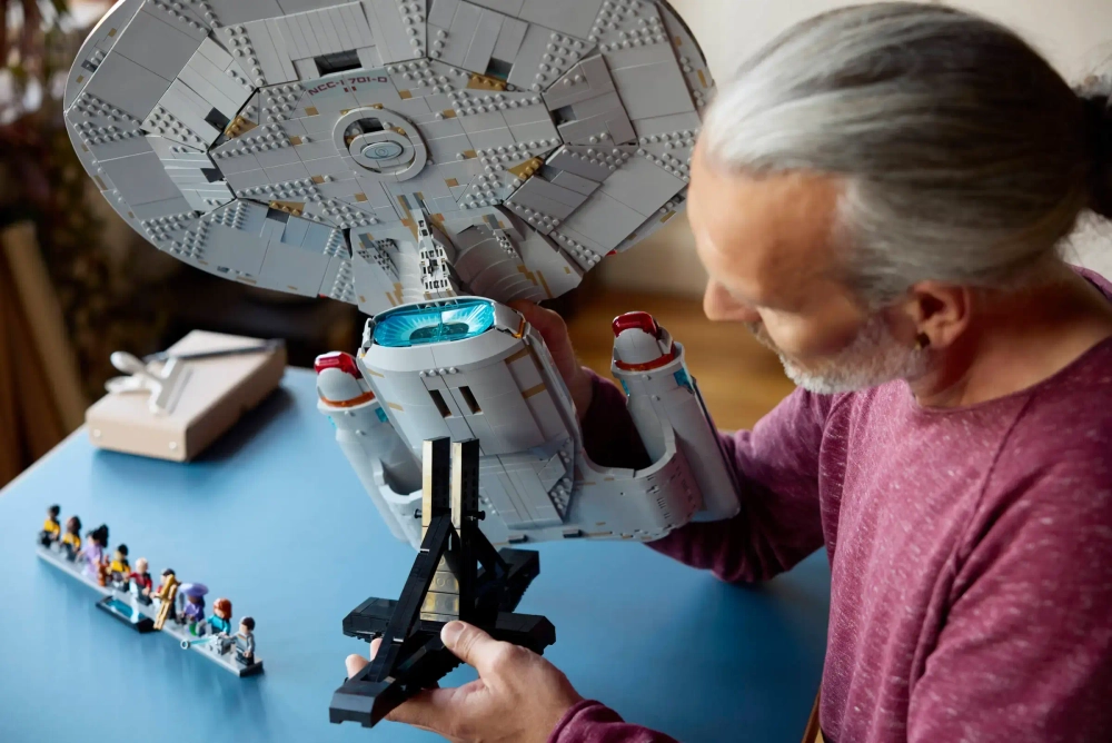 Конструктор LEGO Icons 10356 Star Trek U.S.S. Enterprise NCC-1701-D