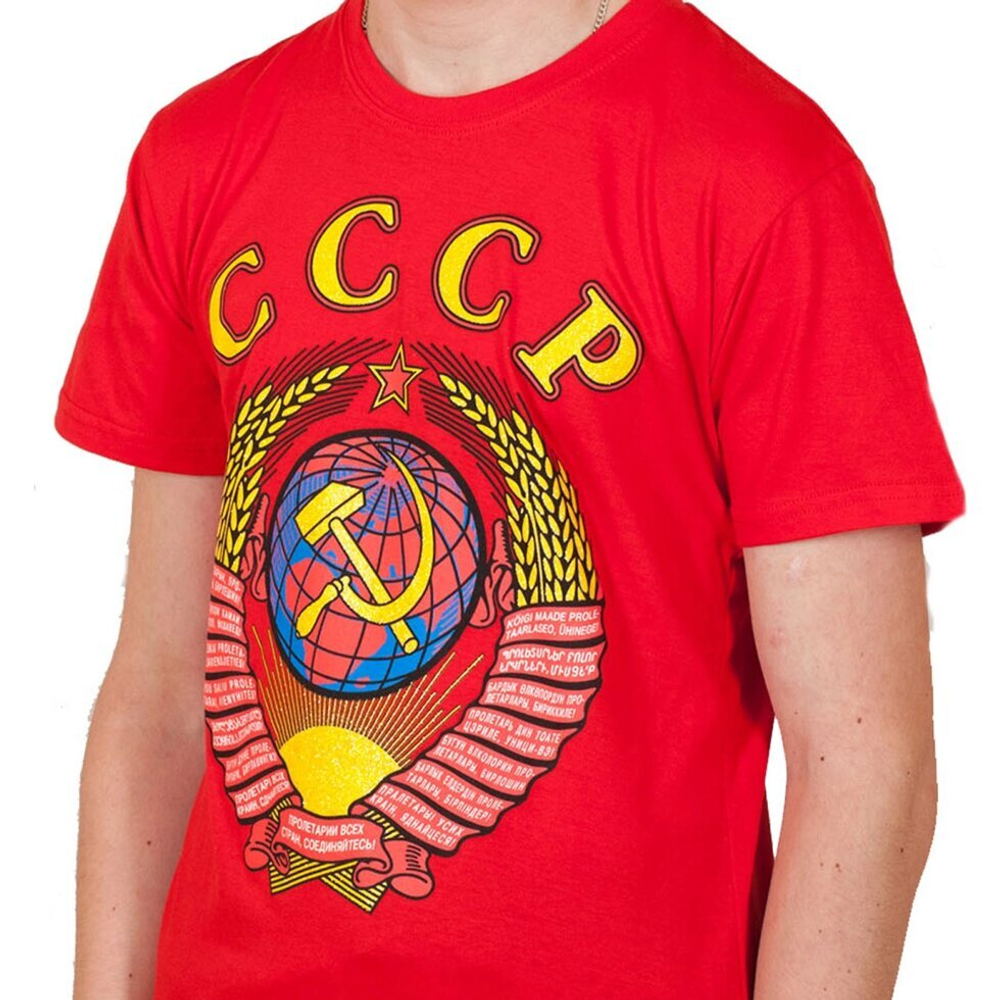Яркая футболка с государственным символом СССР