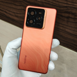 Крышка для Realme GT 7 Pro оригинальная (заднее стекло) цвет: Оранжевый / Марсианский песок