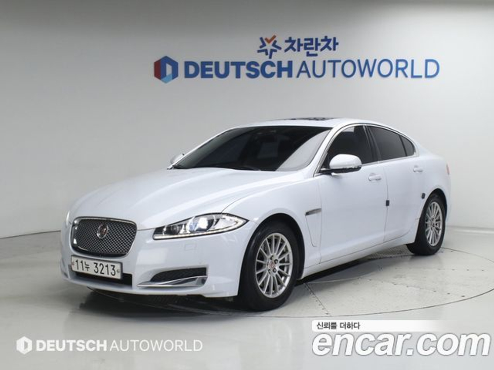 Jaguar New XF 2.2D — 2015