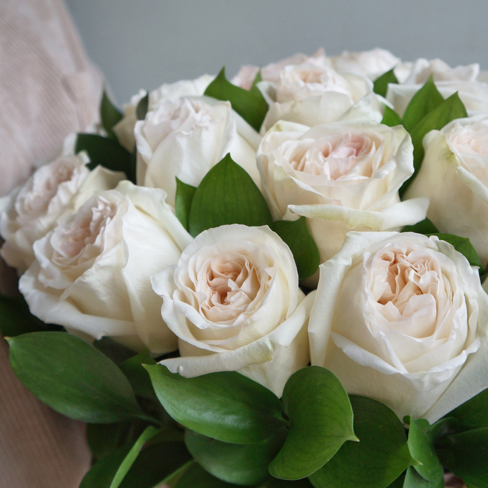 5. White O’Hara в большой шляпной коробке