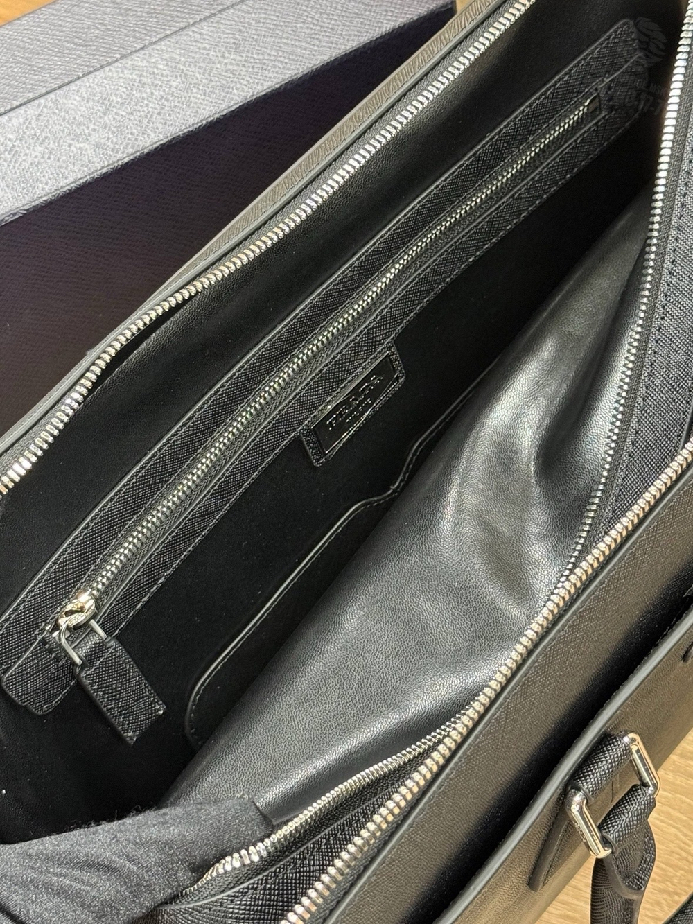 Портфель Prada