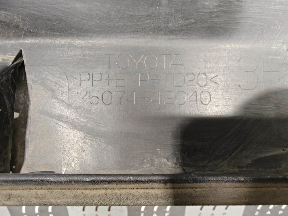 Накладка двери передней левой Toyota RAV4 V (XA50) 18-нв Б/У Оригинал 7507442040