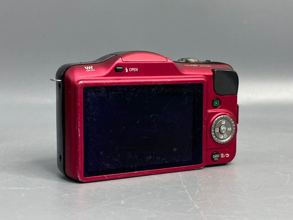 Panasonic Lumix DMC-GF3 Kit 14-42mm G Vario
