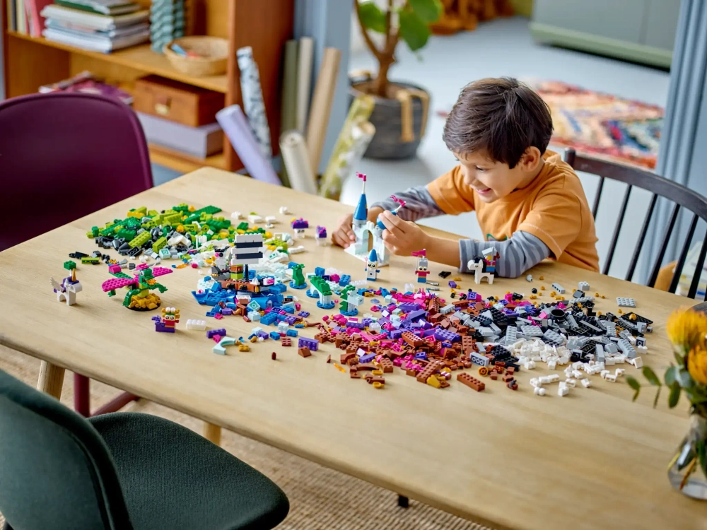 Конструктор LEGO Classic 11033 Вселенная творческих фантазий