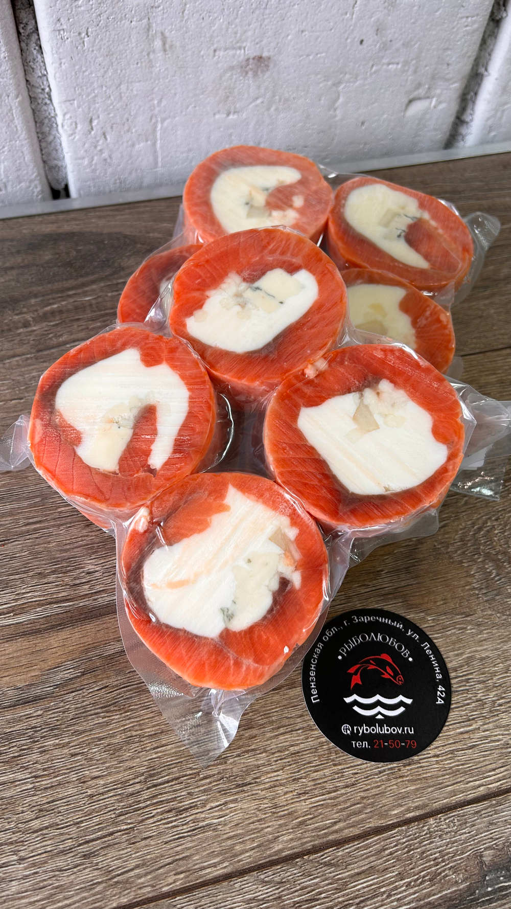 Рулет из форели с грушей и творожным сыром для запекания