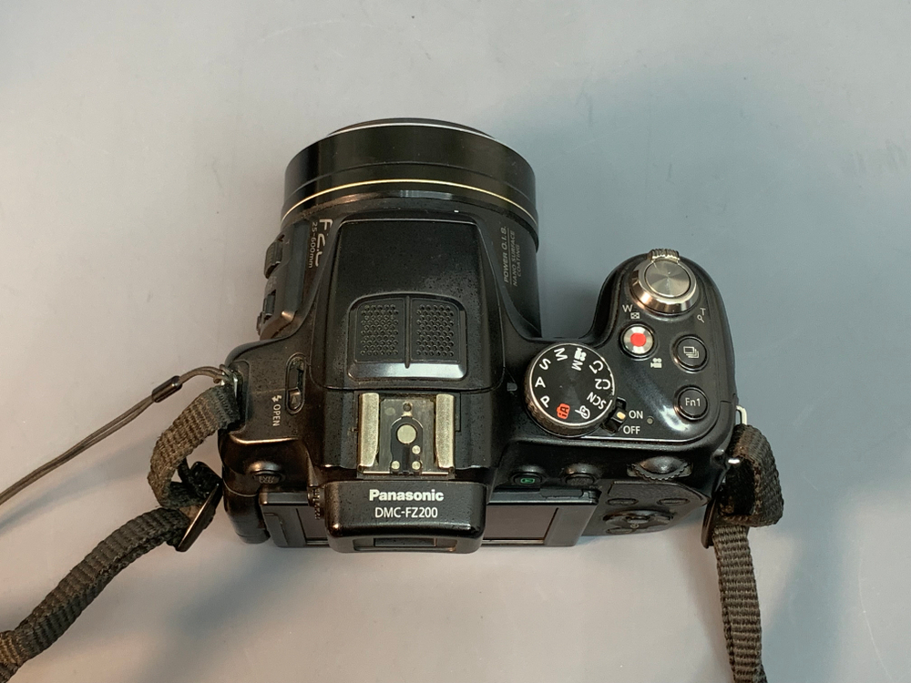 Panasonic Lumix DMC-FZ200