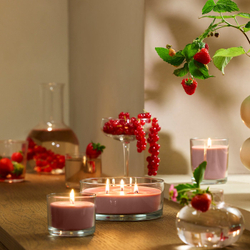 IKEA LOTSFÅGEL  (ИКЕА ЛОТСФОГЕЛ)  -  Ароматическая свеча в стекле, 3 фитиля - красные ягоды, светло-розовый 25 ч.
