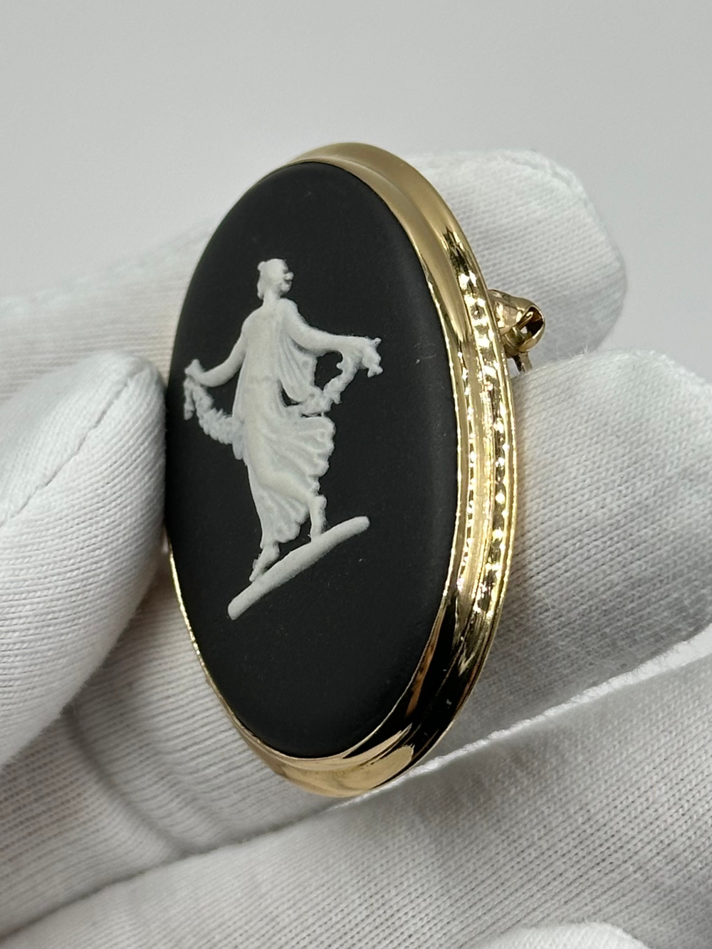 Брошь Wedgwood чёрная