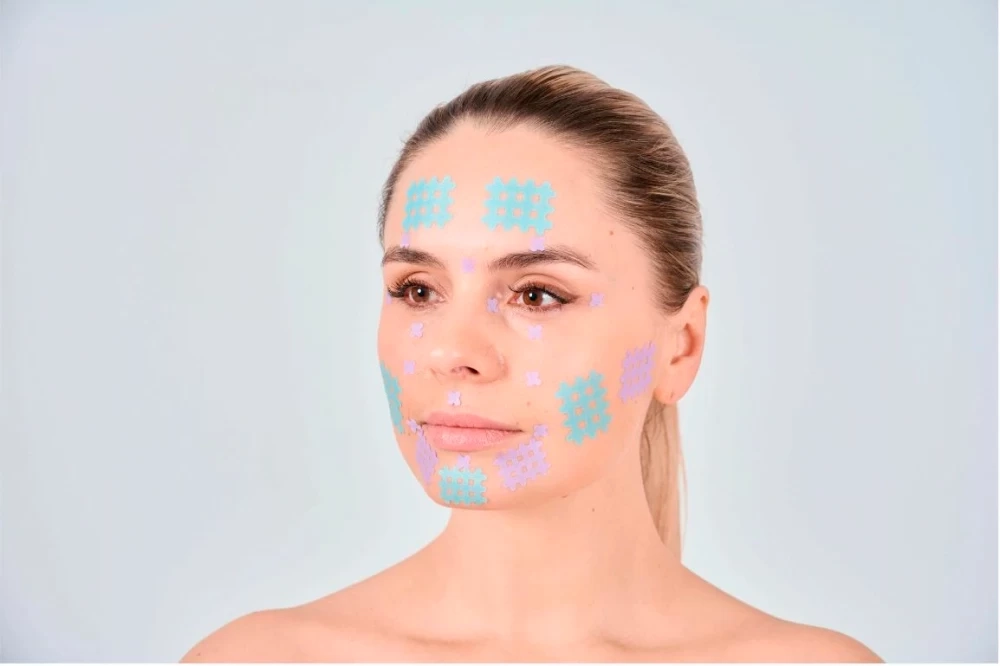Пластырь Тейп Кросс для лица CROSS TAPE BEAUTY™ 2,1 см x 2,7 см (размер А) цвет сакура (180 пластырей/уп)