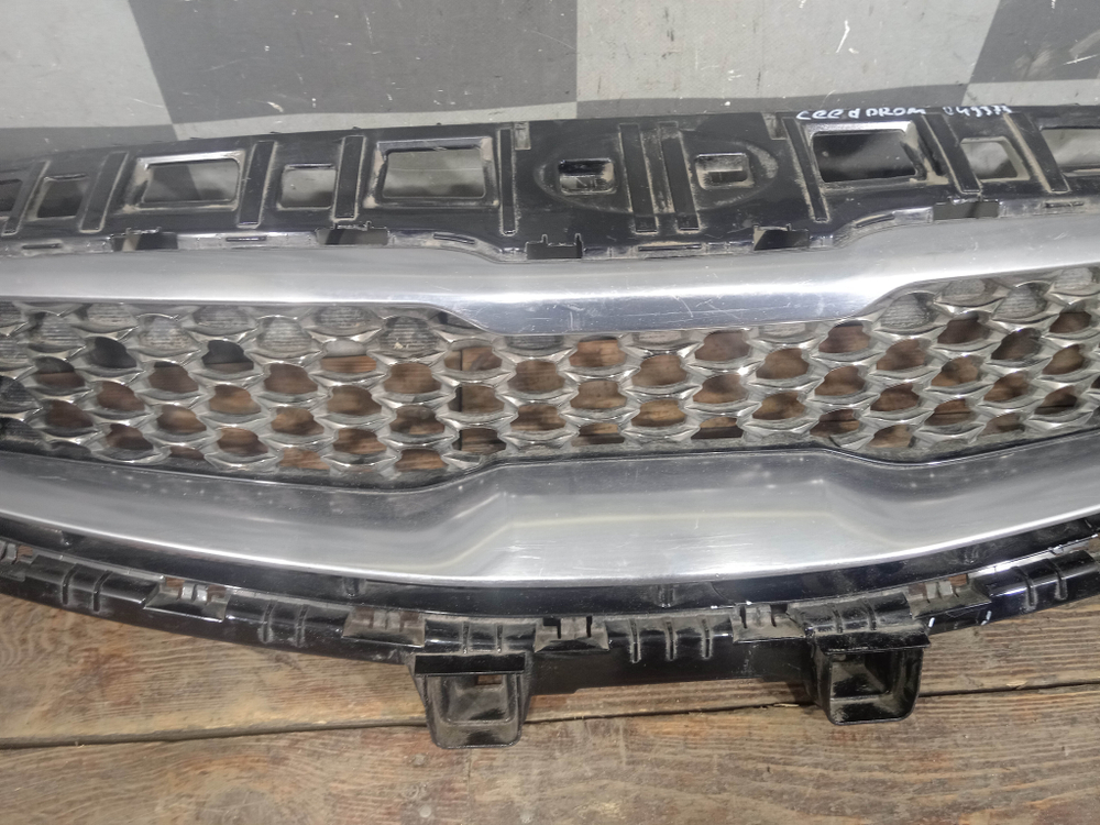 Решетка радиатора Kia XCeed 19-23 Б/У Оригинал 86351J7CB0