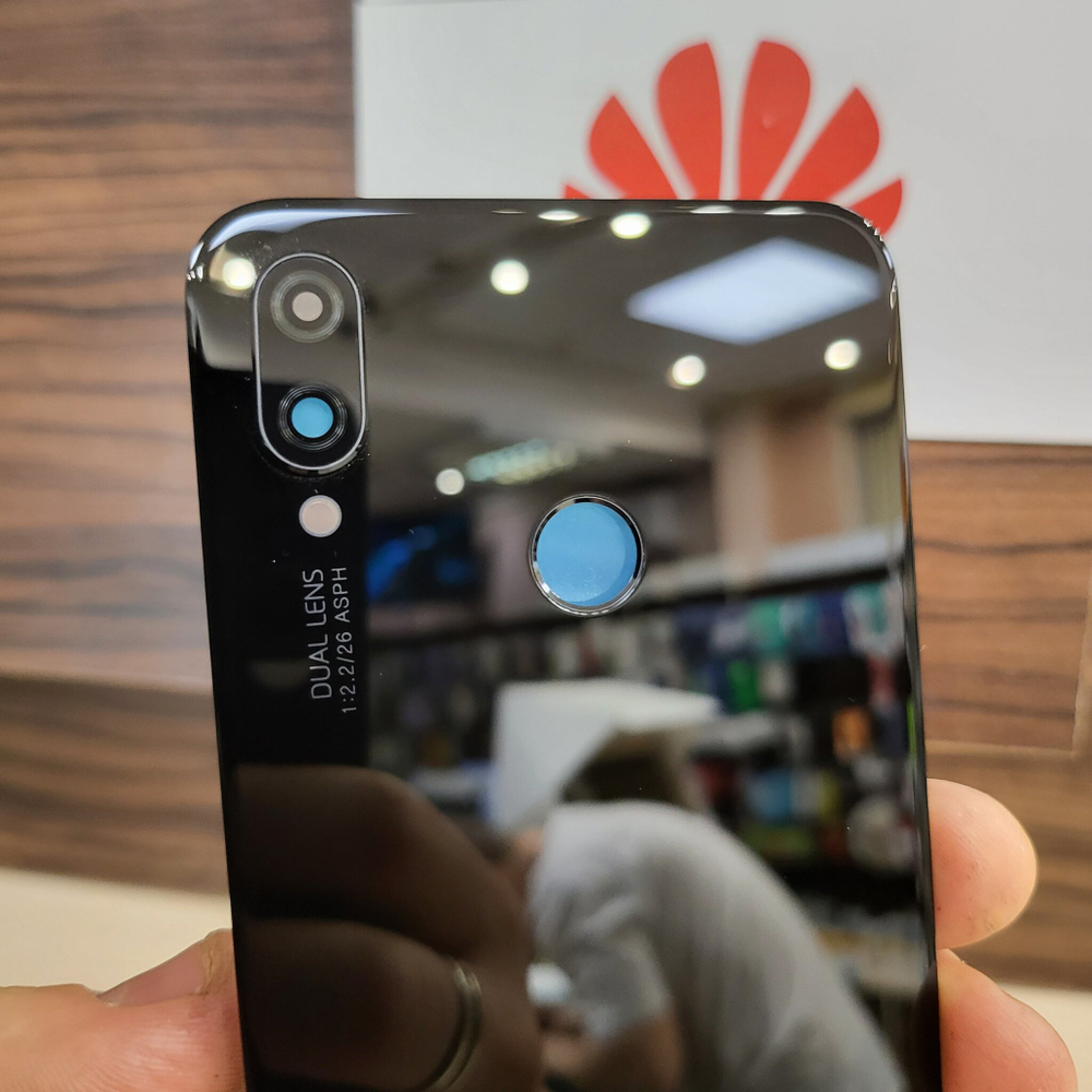 Крышка для Huawei Nova 3i (заднее стекло) "хорошее качество" цвет: чёрный