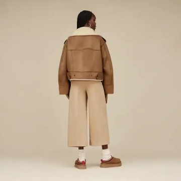 UGG Байкерская куртка Finnian LuxeFluff, каштановый