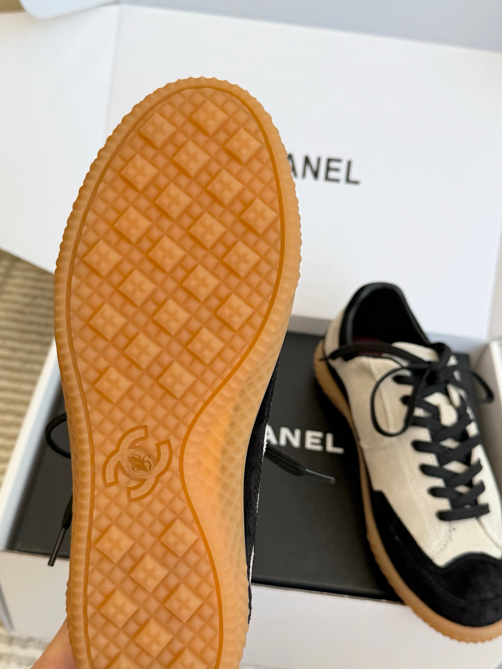 Женские кроссовки Chanel Trainers — кремово-чёрные — фото 5
