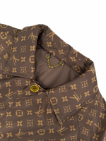 Женское пальто Louis Vuitton с узором Monogram и поясом — коричневое — фото 3