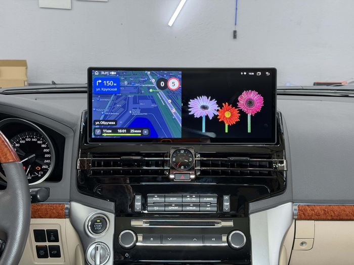 Магнитола для Toyota Land Cruiser 200 2010-2012 - RDL монитор 15.6" на Android 13, Быстрая, CarPlay, 4G SIM-слот