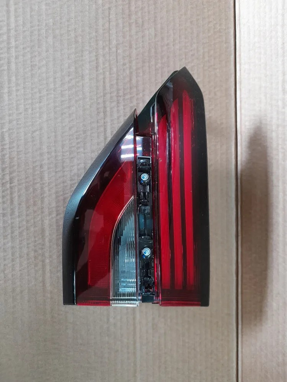 Фонарь правый на крышке Geely COOLRAYOrig