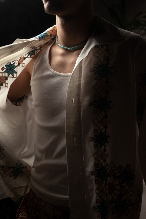 Рубашка Украшенная Повторяющимся Узором / Repeating Pattern Long Sleeve белая - фото 8