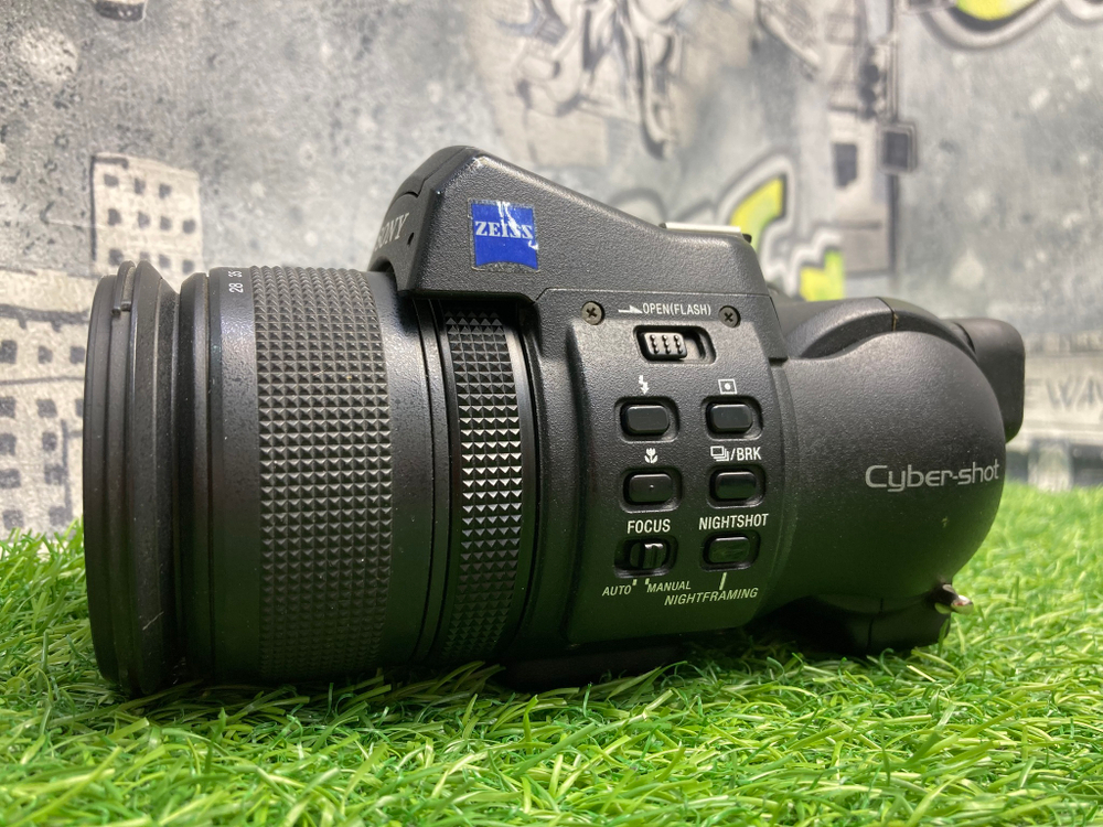Sony Cyber-shot DSC-F828