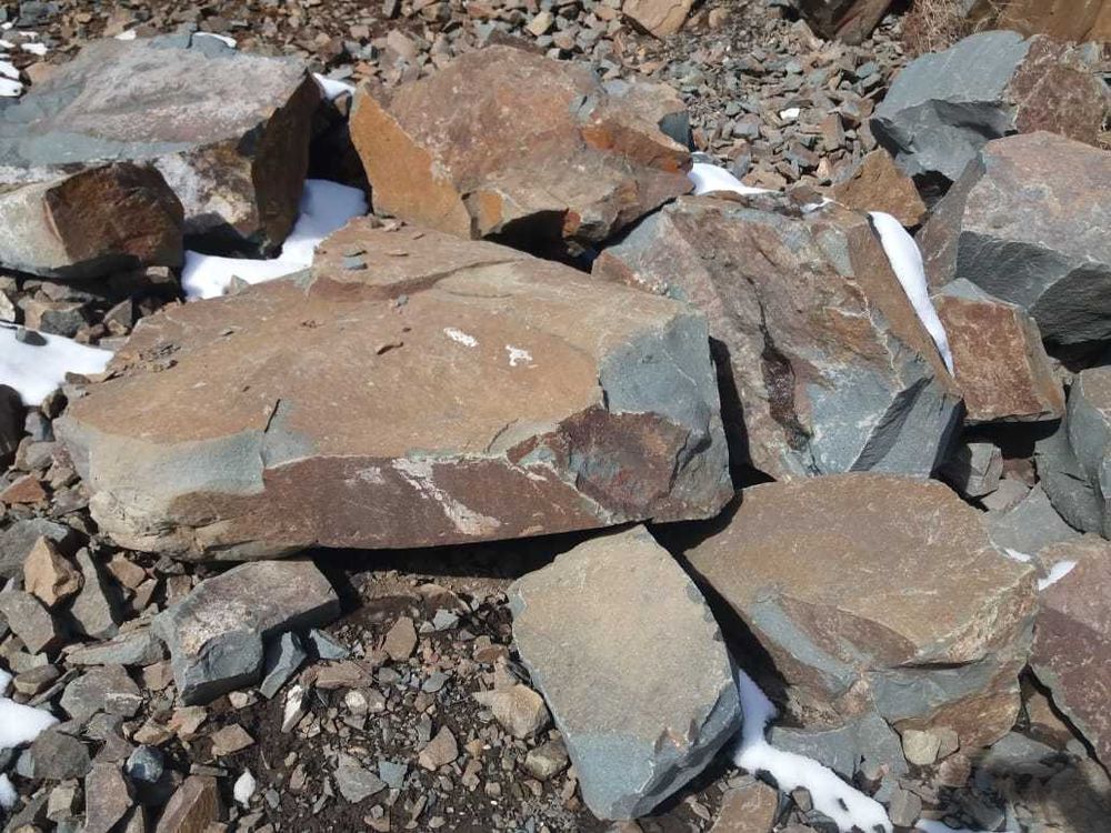 валун гигант Андезит глыбы на карьере валун гигант Андезит глыбы на карьере