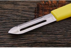 Овощечистка для овощей и фруктов Victorinox Swiss Classic желтый (7.6077.8) 2