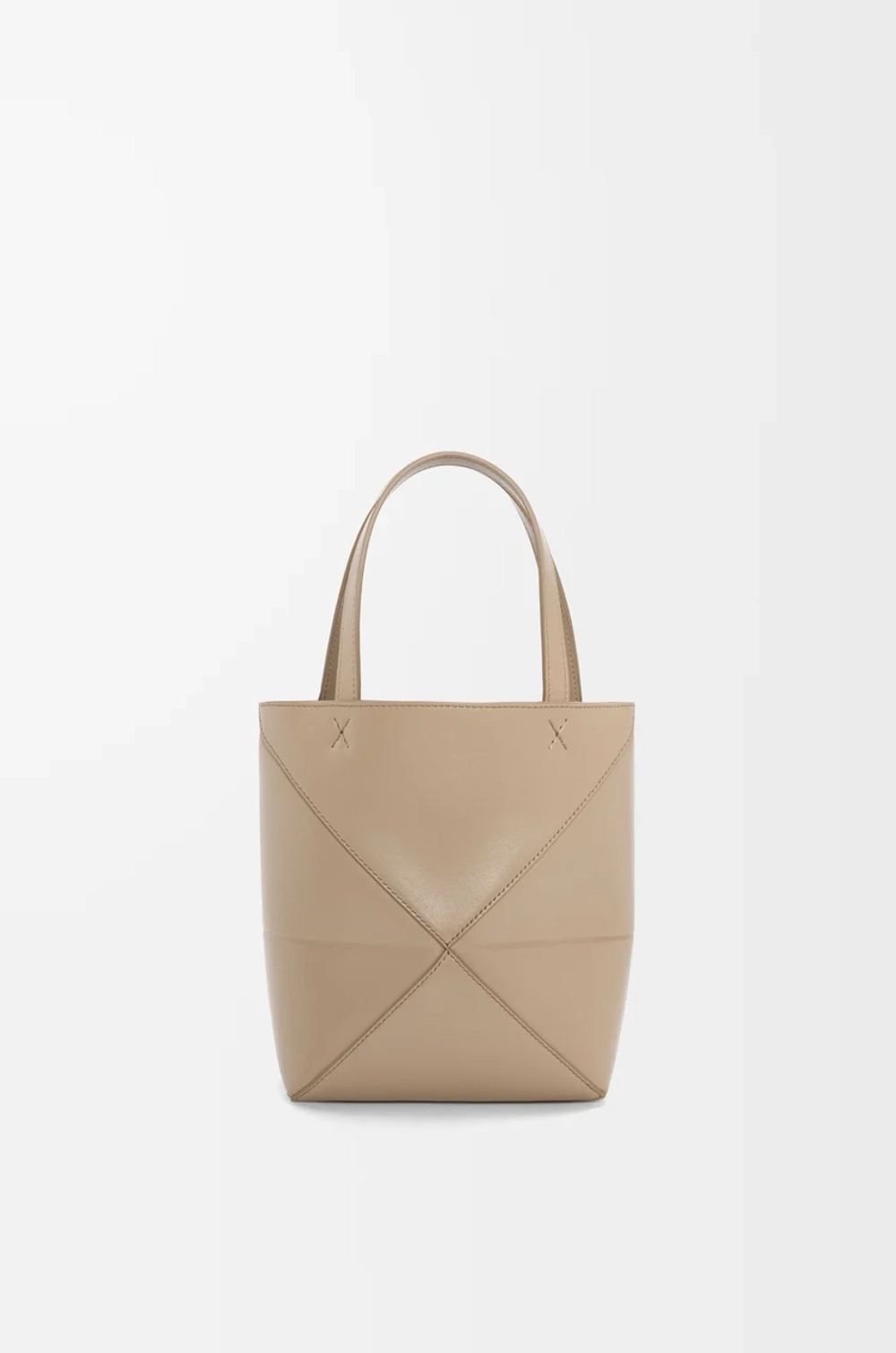 Loewe Мини-сумка Puzzle Fold из блестящей телячьей кожи, песочный