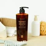 DAENG GI MEO RI Шампунь для волос HONEY C пчелиным маточным молочком 500 мл
