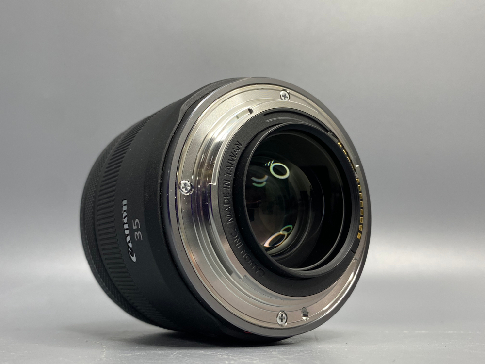 Canon RF 35mm 1.8 Macro IS STM