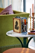 Конструктор LEGO Icons 10351 Шерлок Холмс: книжный уголок