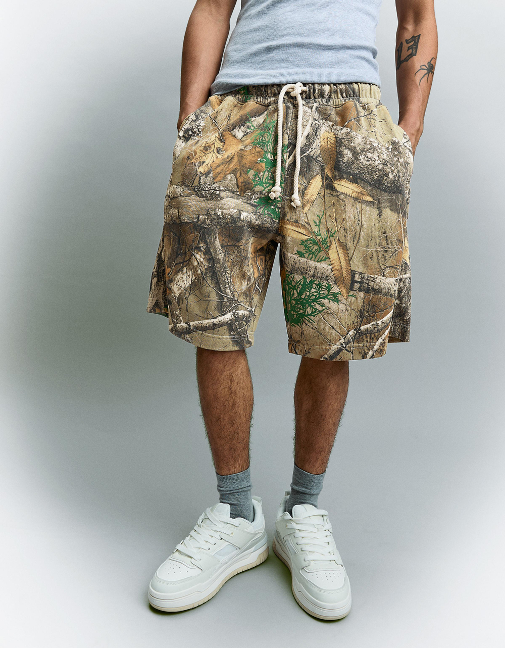 Мужские бермуды boxy fit с эффектом стирки - BERSHKA