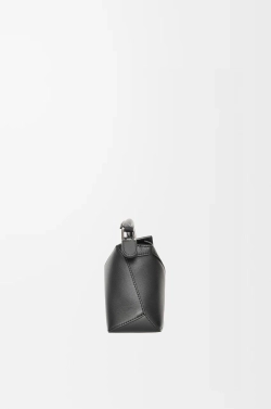 Loewe Мини-сумка Puzzle Edge из классической телячьей кожи, черный