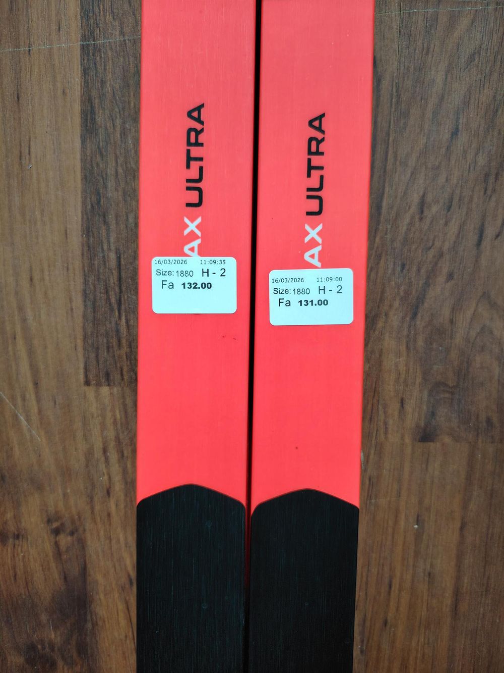 Беговые лыжи STC ULTRA MAX SKATE c установленной платформой NIS (2026/2027)